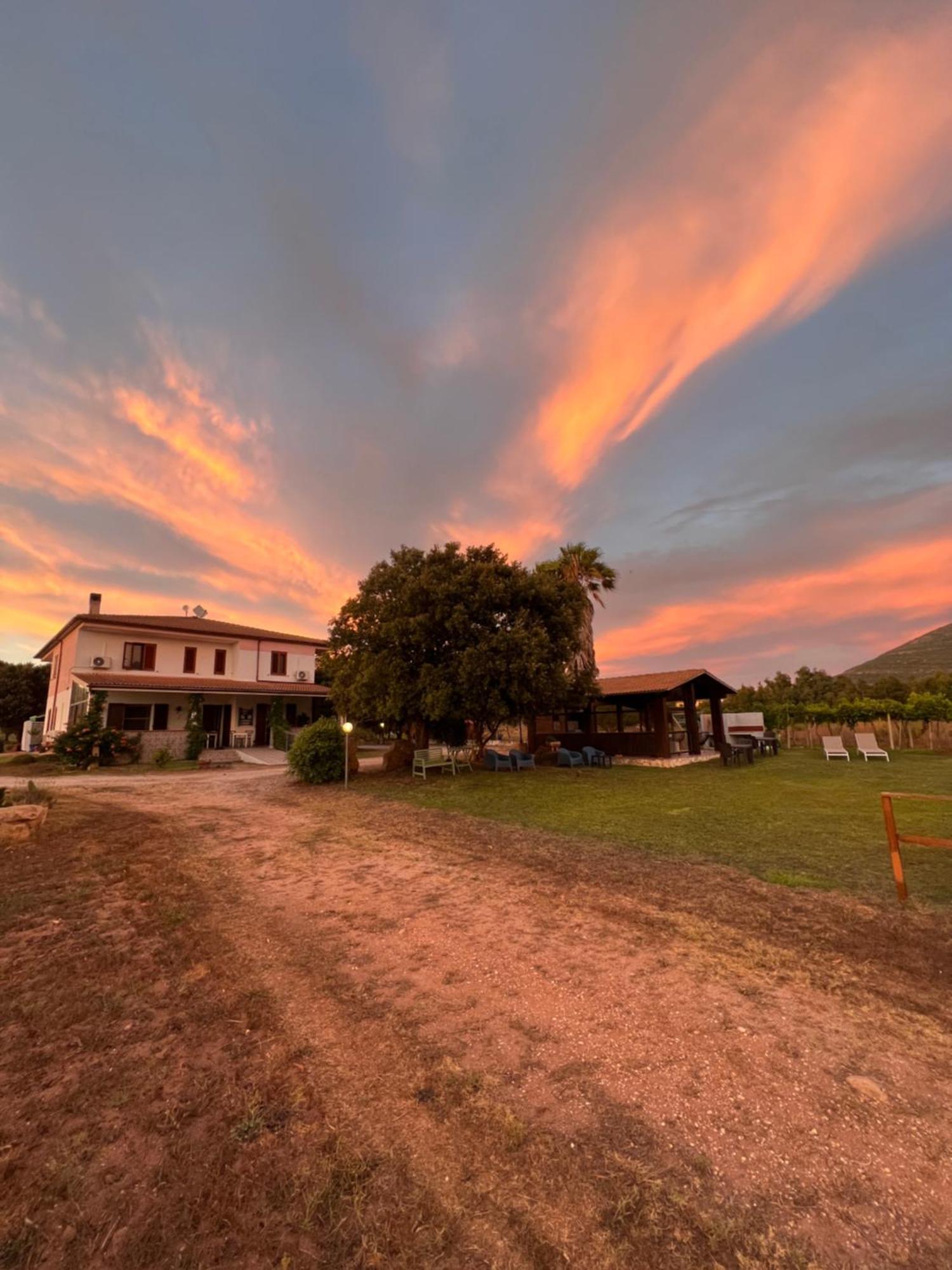 Agriturismo Graziano E Barbara Porto Conte Luaran gambar